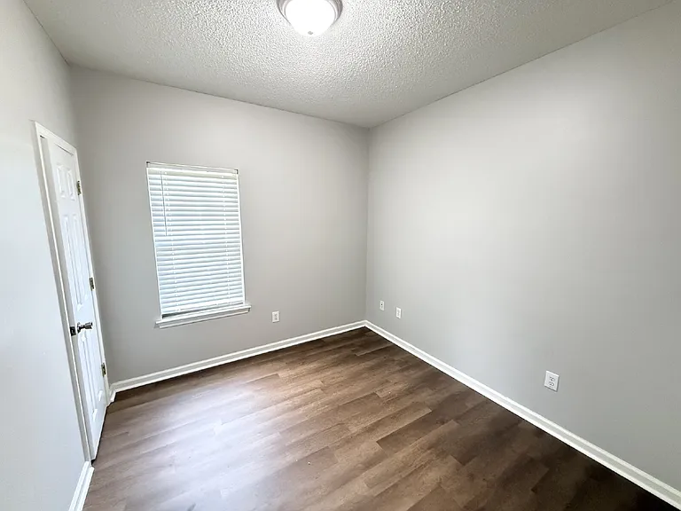 3420 Fairfield Rd — Photo 3