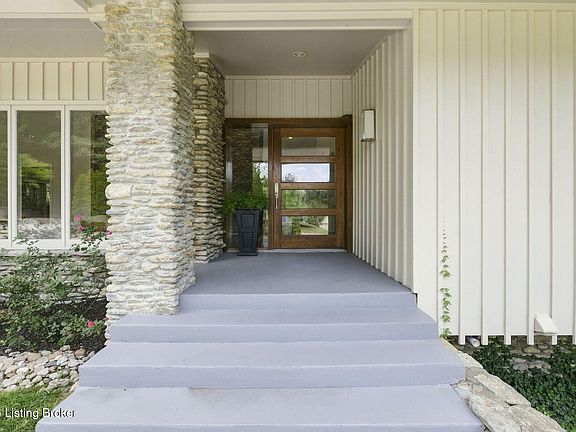 4th image of 1128 Rostrevor Cir