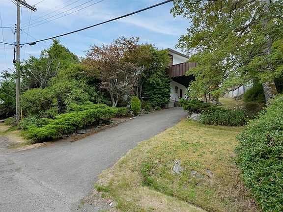 3rd image of 3938 Shorncliffe Rd
