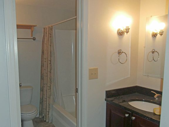 bathroom with tub