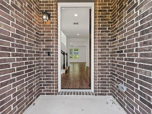 4th image of 2107 Parnevik Pl