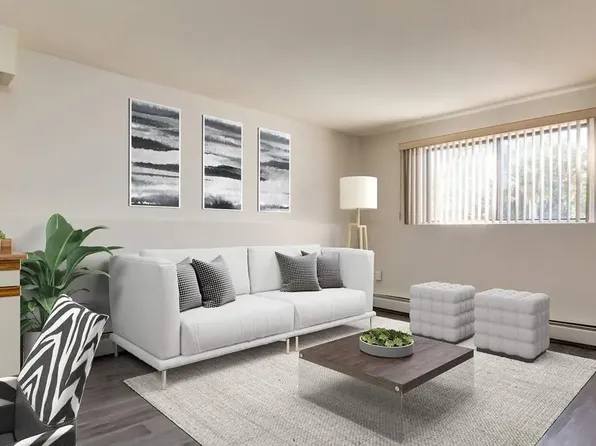 777 12th St NW #201, Medicine Hat, AB T1A 7M1