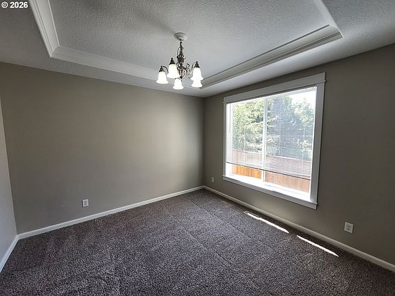 4th image of 573 E 13th Pl
