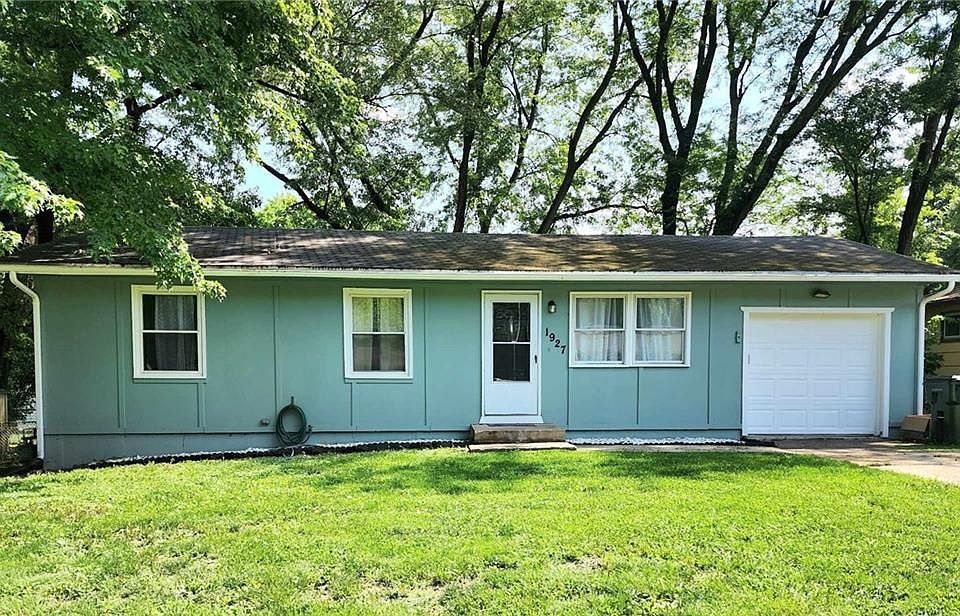 1927 Pottawatomie St, Leavenworth, KS 66048 | Zillow