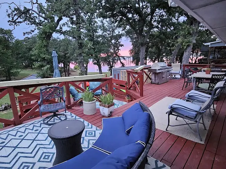5631 Dorothy Ln — Photo 1