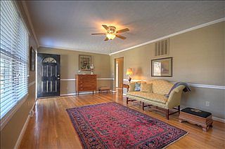 1st image of 309 Pin Oak Dr