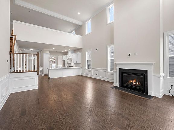 3rd image of 137 Grandview Cir