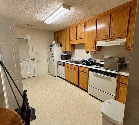 2nd image of 2361 River Ridge Rd NE