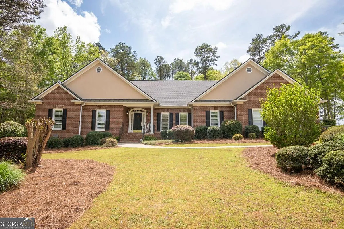 1040 Saint Andrews Dr photo 1