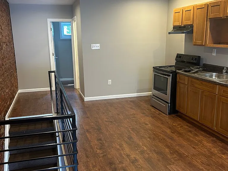 1864 E Cornwall Street — Photo 6