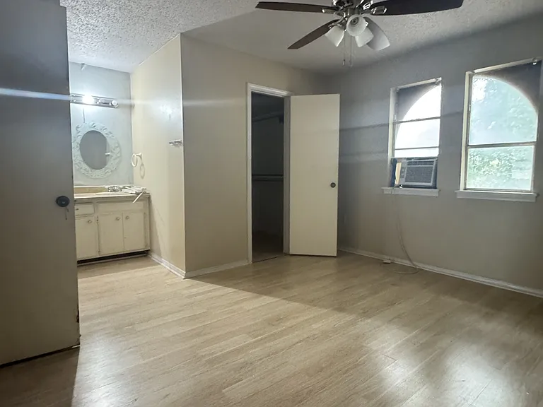 824 Greenvale Rd — Photo 4