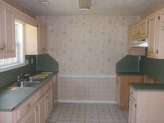 4th image of 1100 4th Pl S