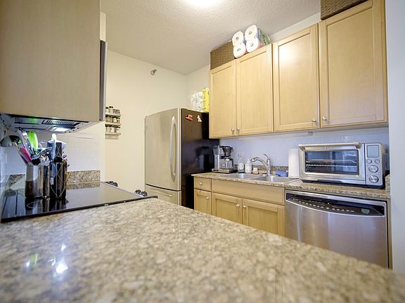 3rd image of 400 N La Salle Dr #O611th