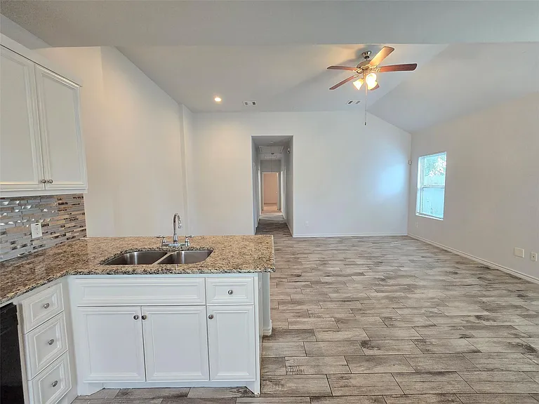 4410 Larkspur St #A — Photo 5