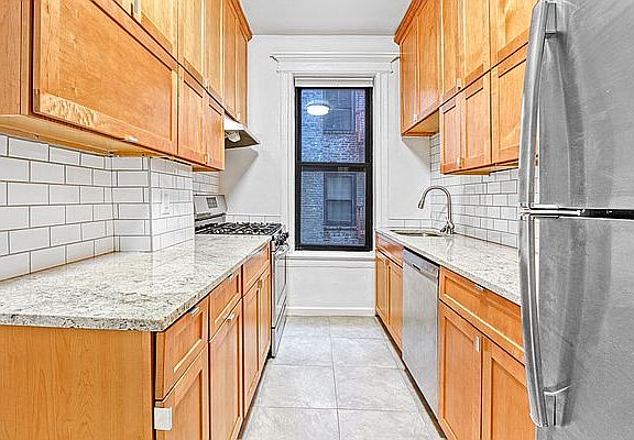 3rd image of 146 Fenimore St APT B3