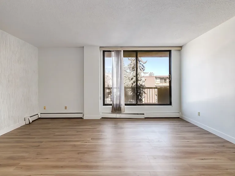 115 25th Ave SW #403 — Photo 32