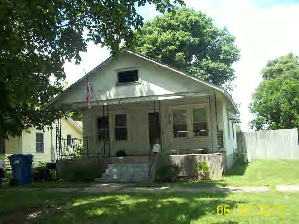 2nd image of 818 W Main St