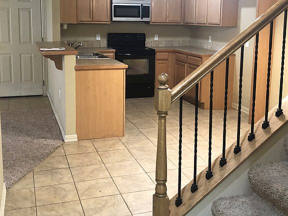3rd image of 10 S Woodsprings Dr