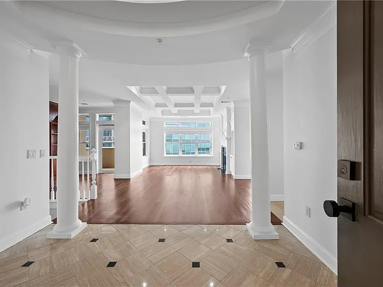 3334 Peachtree Rd NE #1902 — Photo 3