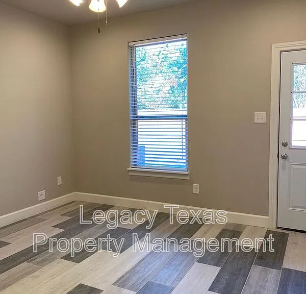 729 E Brown St #B — Photo 10