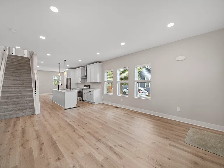 2589 Dayton Ave — Photo 9