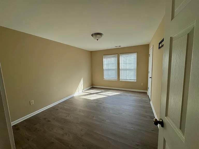 1620 Shire Village Dr — Photo 41