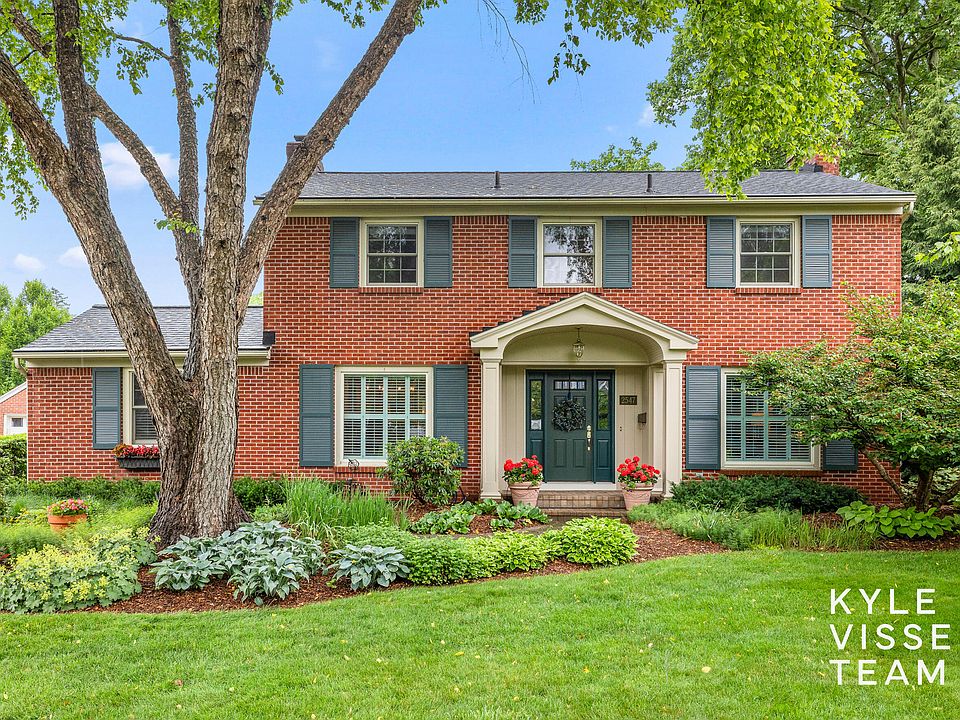 1st image of 2547 Maplewood Dr SE