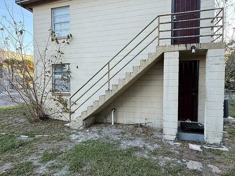 1052 Milnor St — Photo 6
