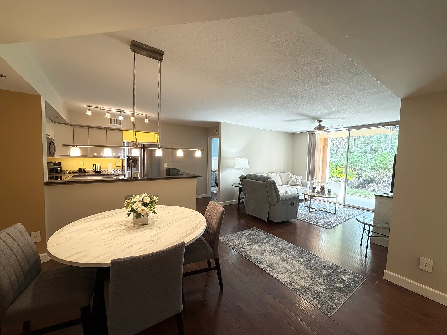 2 bed, 1042 sqft, $3,850 — Photo 3