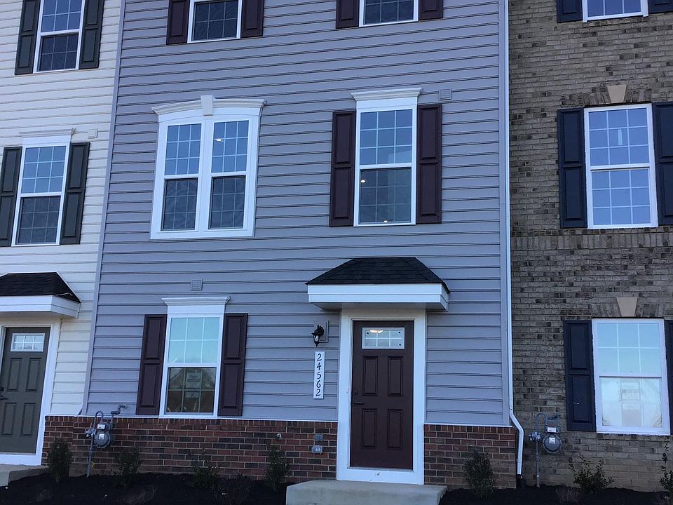 1st image of 24562 Hutchinson Farm Dr