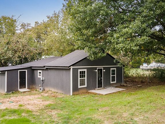 5th image of 144 Crestwood Dr
