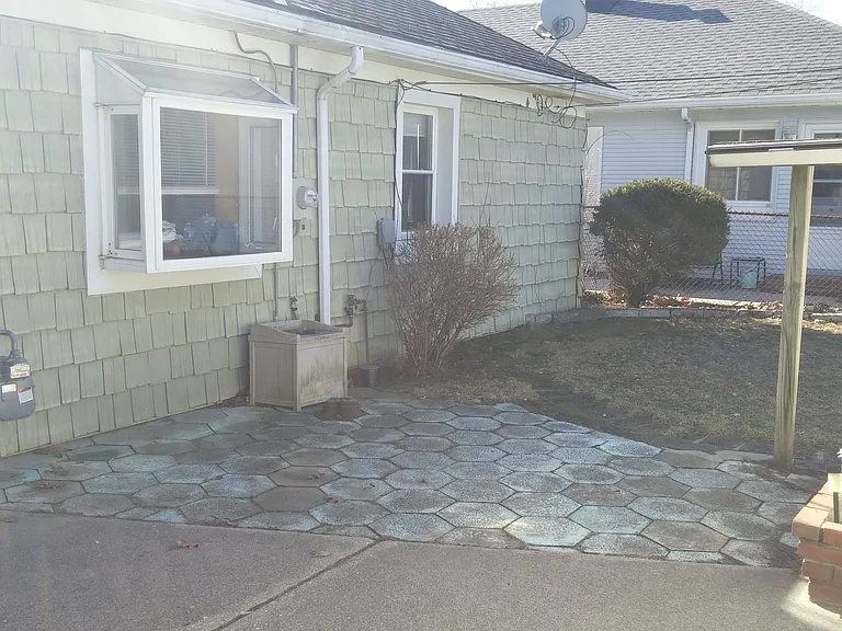 24728 Carlysle St — Photo 12