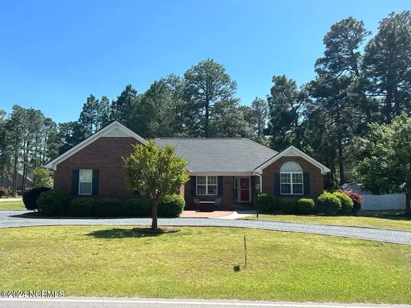 1875 Longleaf Drive E, Pinehurst, NC 28374