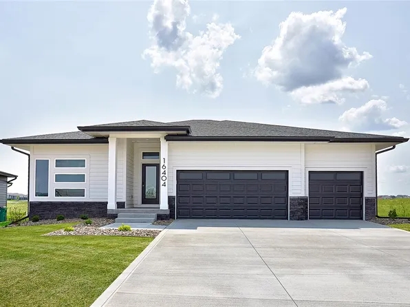 16404 N Valley Dr, Urbandale, IA 50323