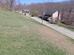 76 Red Bud Ln, Huntington, WV 25701