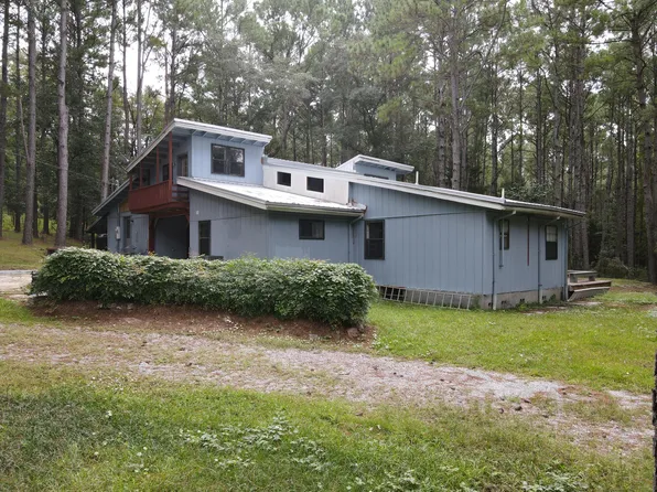 561 Tall Oaks Rd, Defuniak Springs, FL 32435