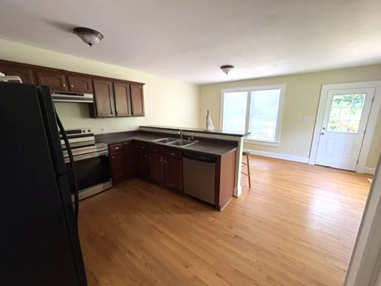 435 Pickens Ct — Photo 21