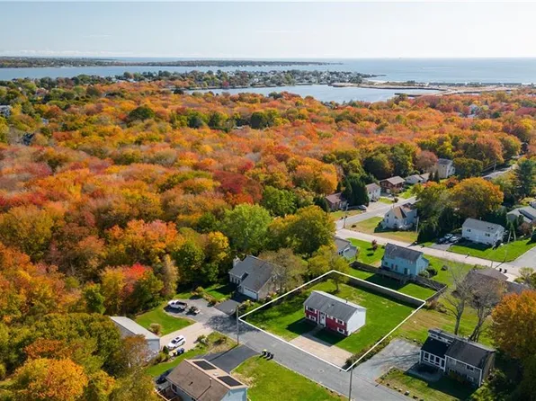 27 Lilly Ln, Narragansett, RI 02882