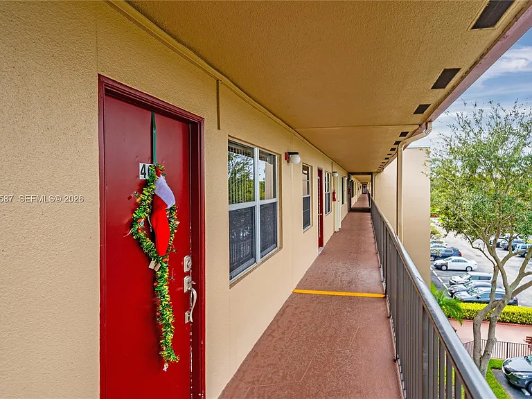 801 SW 133rd Ter #406K — Photo 2