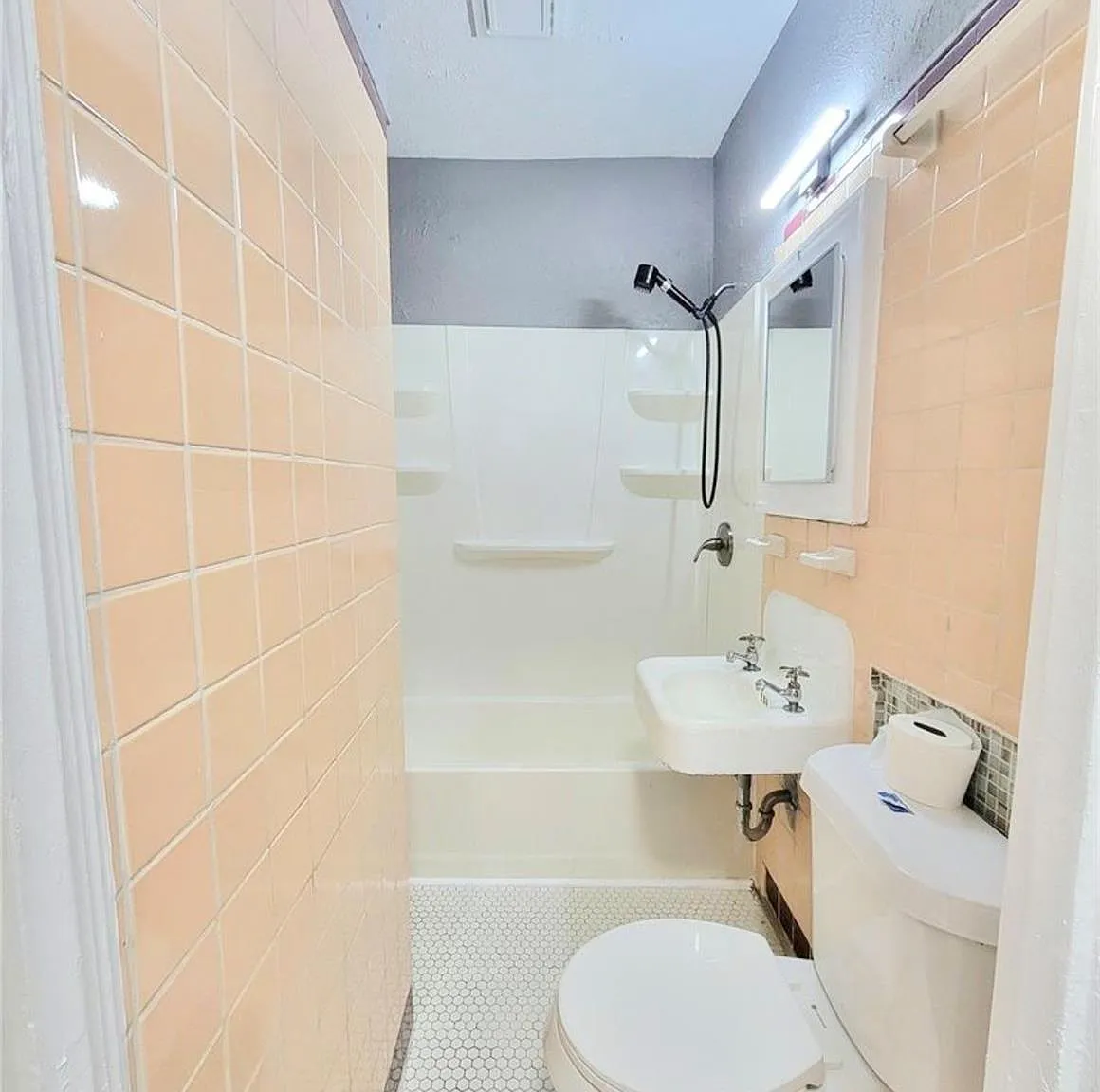 1 bed, 1.0 bath, 725 sqft, $1,125 — Photo 4