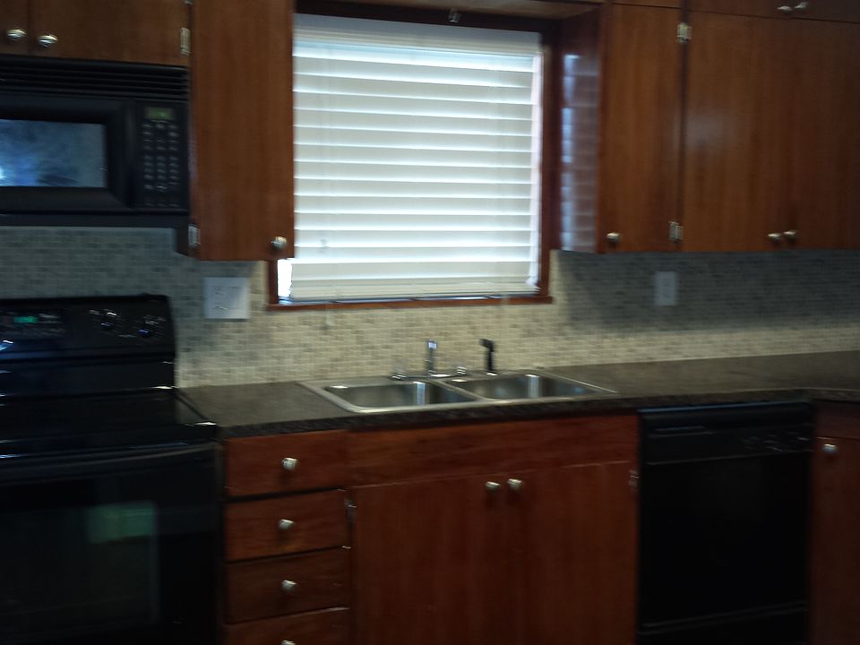 2nd image of 105 Baldwin St