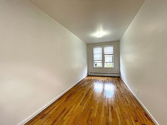 3rd image of 11928 Metropolitan Ave #2