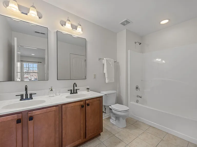 729 Lake Artesia Ln — Photo 40