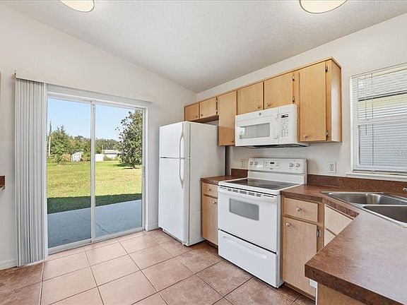 2nd image of 933 Pecan St #933