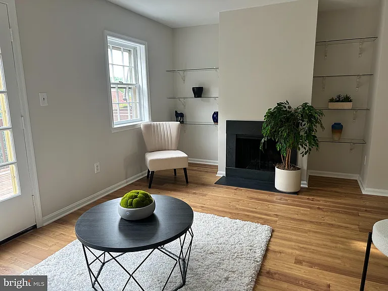 4847 Chevy Chase Dr #172 — Photo 3