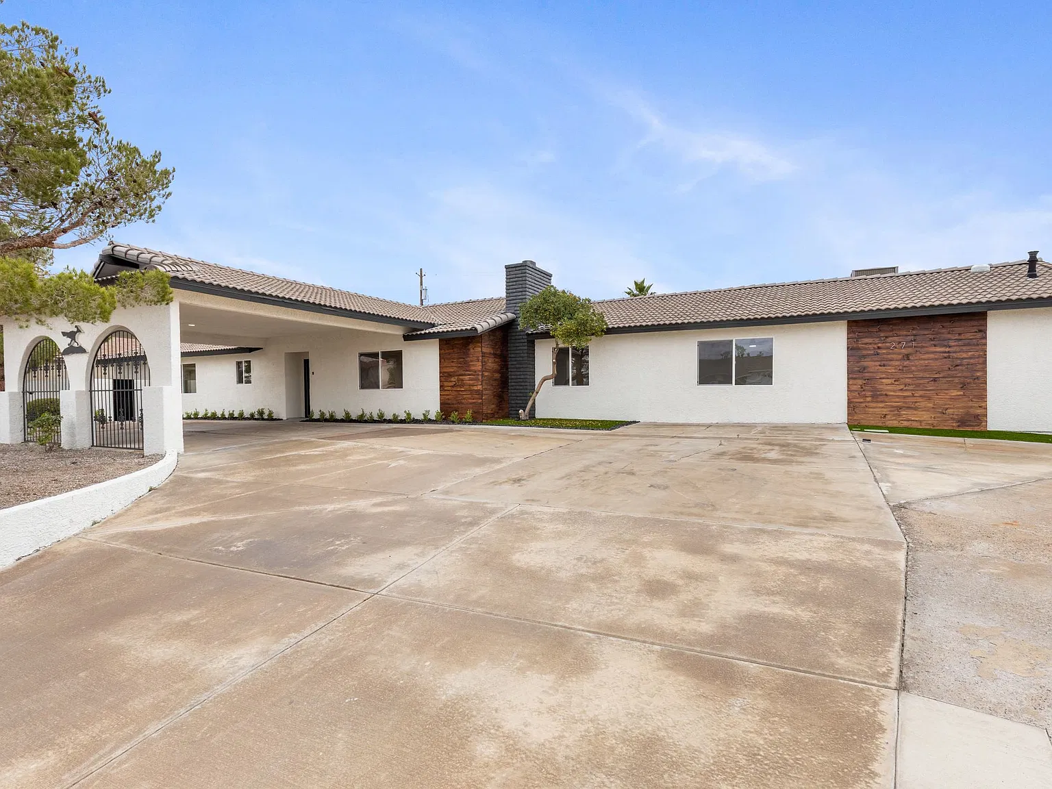 6 bed, 3024 sqft, $5,250 — Photo 1