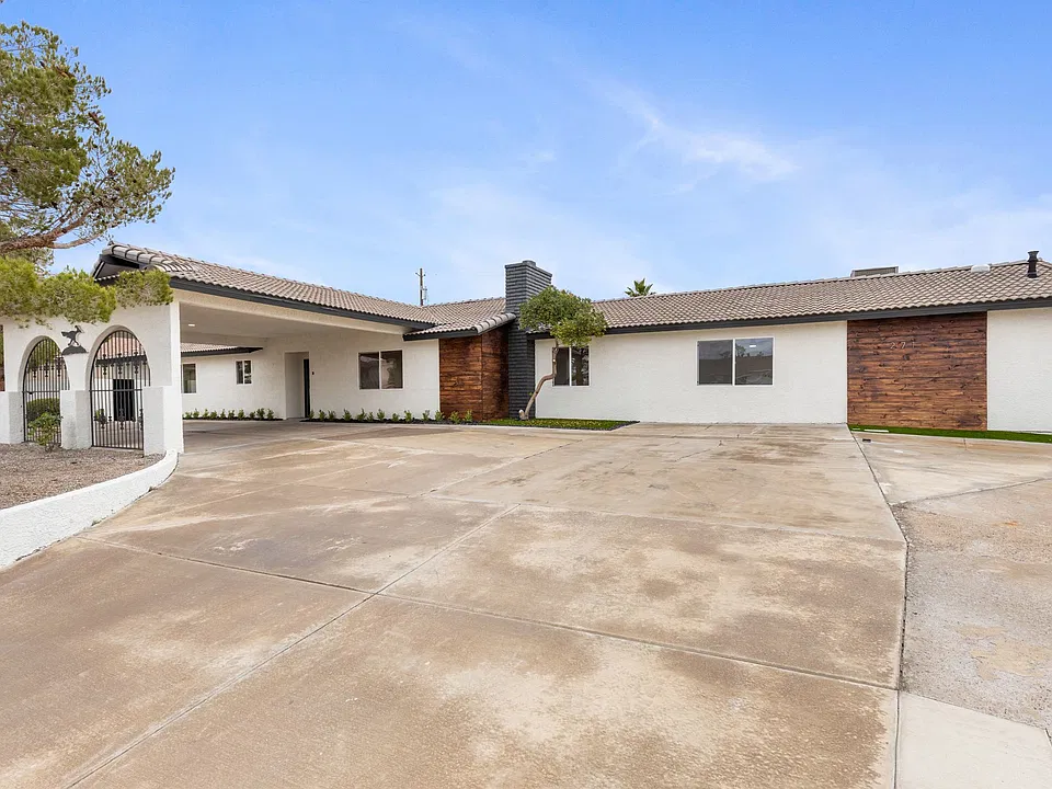271 E Middleton Dr