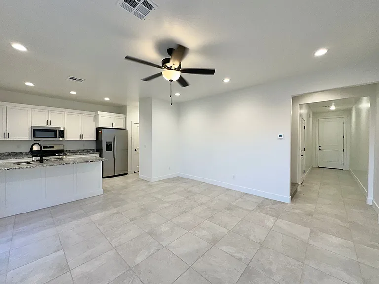 115 N 2480 W — Photo 3