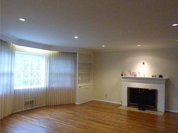 5th image of 972 Newfield Ave