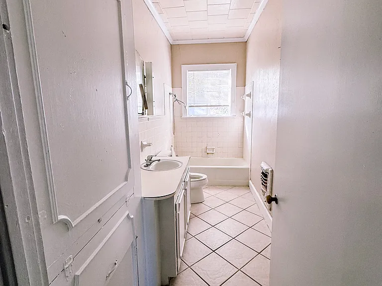 906 Julia St — Photo 7